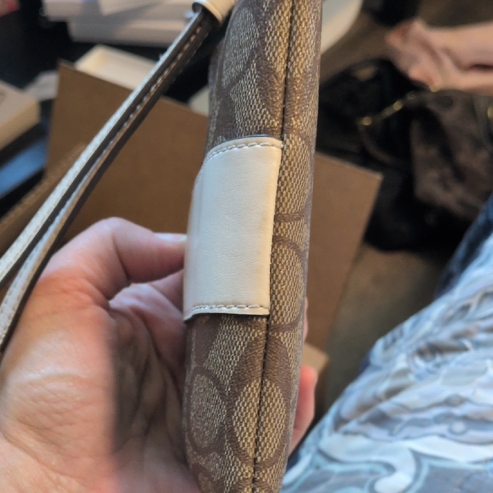 Coach Tan and Cream Signature Wallet - Picture 5 of 5